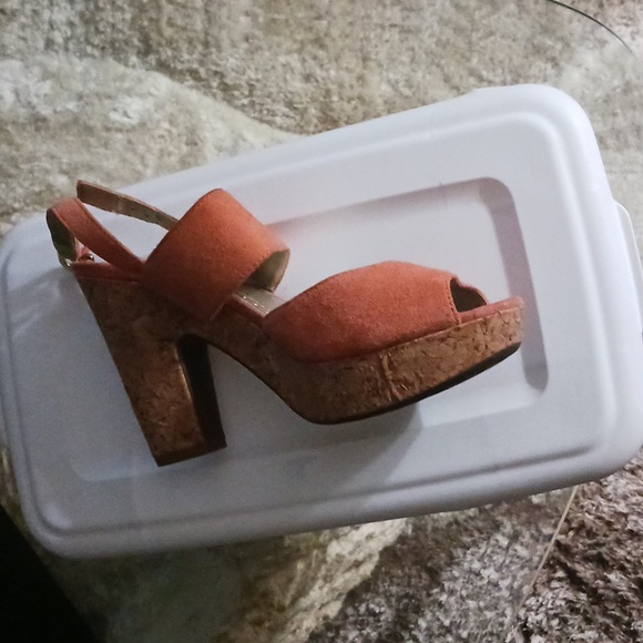 Sandles - Picture 2 of 4